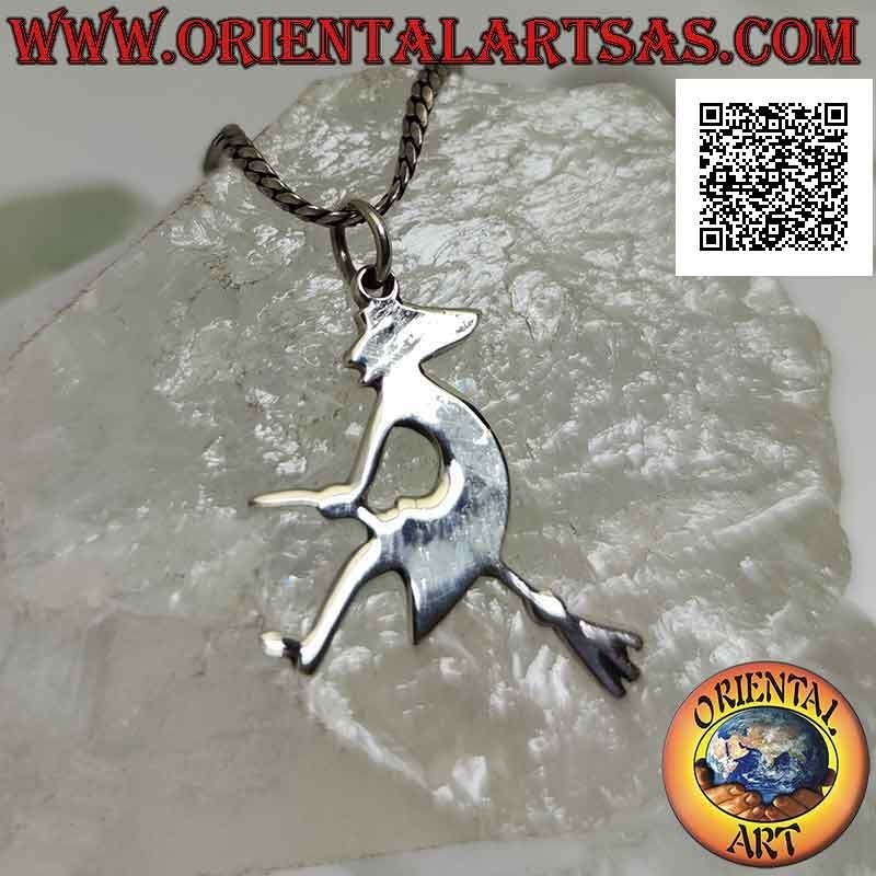 Pendentif en argent lisse, la sorcière befana sur le balai volant de profil