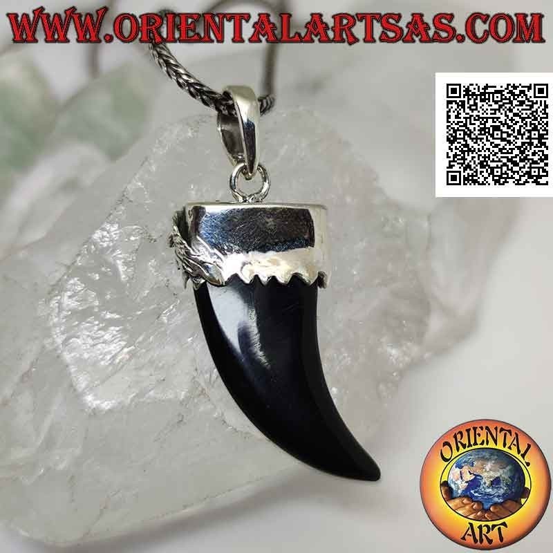 Colgante de plata, cuerno de la suerte de ónix triturado y gorro de plata con flor en relieve