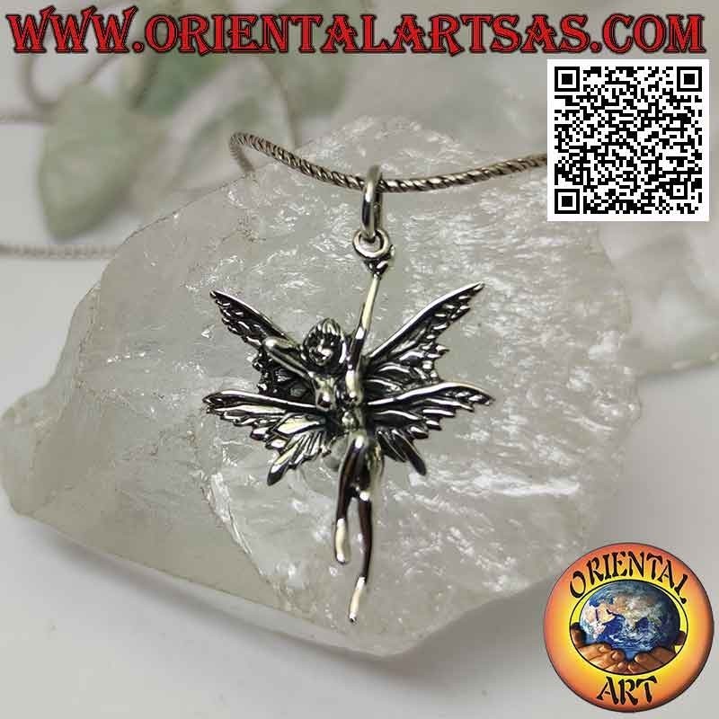 Pendentif en argent, la fée posant accrochée au crochet