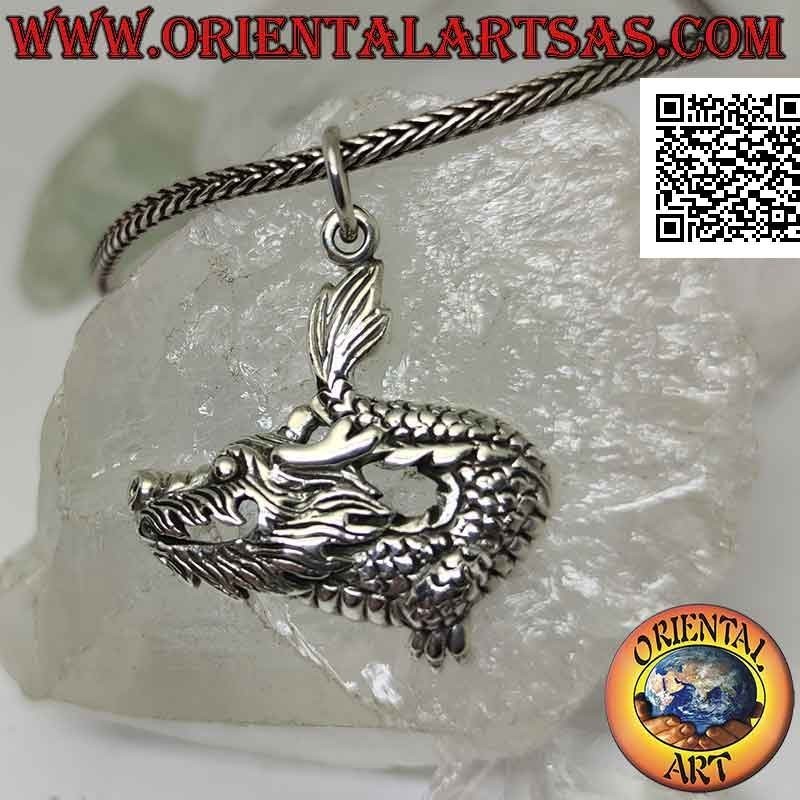 Pendentif en argent, tête et queue de dragon de profil