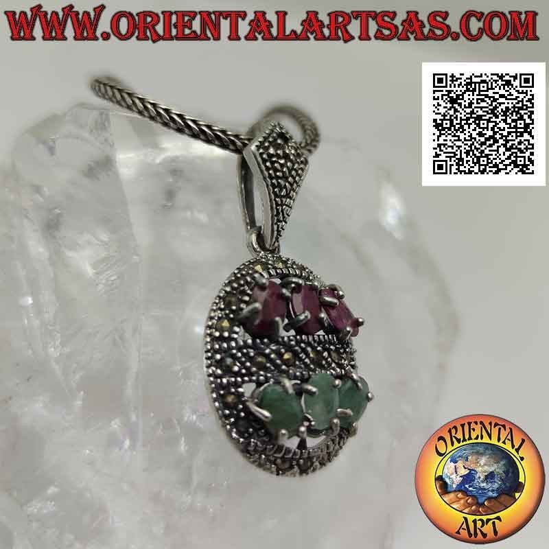 Pendentif en argent, ovale parsemé de marcassite avec trio de rubis et d'émeraudes naturelles dans les hémisphères