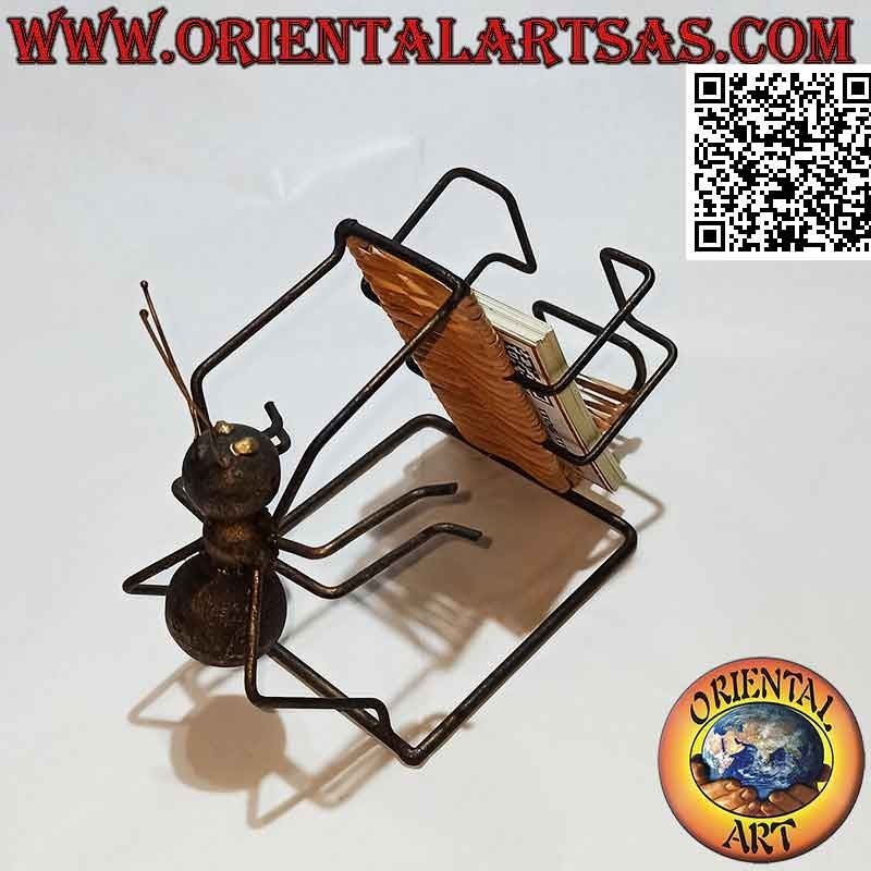 Tarjetero con escultura de hormiga de hierro forjado