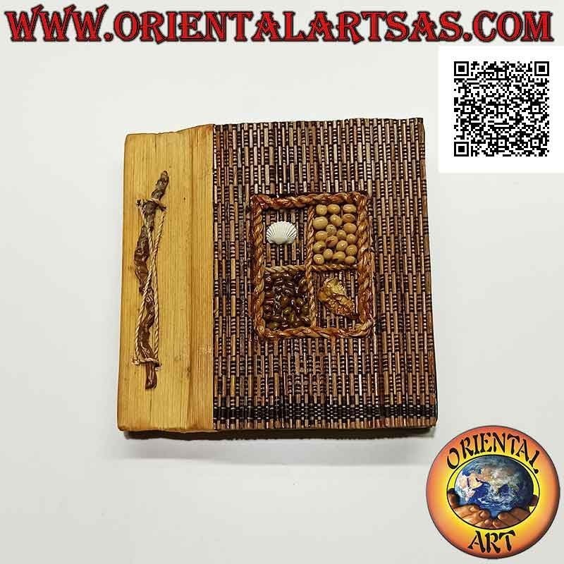 Álbum de fotos en papel natural y maderas secas y cortezas, granos y conchas (16,5 cm)