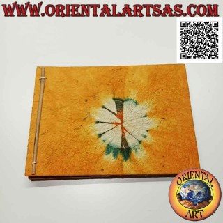 Horizontal photo album in Nepalese rice paper and black sheets, (18 x 25 cm)