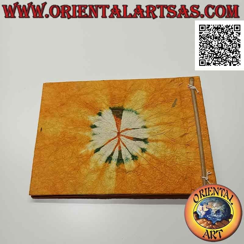 Horizontal photo album in Nepalese rice paper and black sheets, (18 x 25 cm)