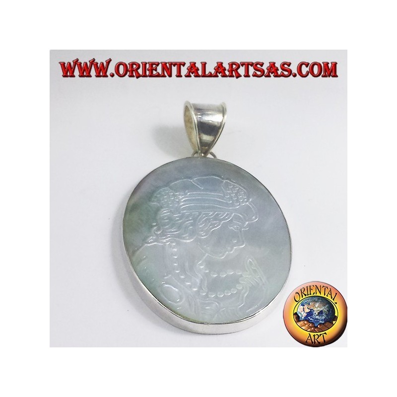 pendentif en argent camée sur nacre