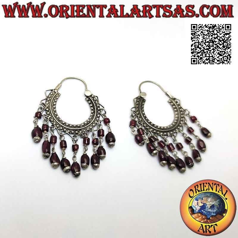 Boucles d'oreilles en argent, cercle aplati de 25 mm constellé de grenats pendants