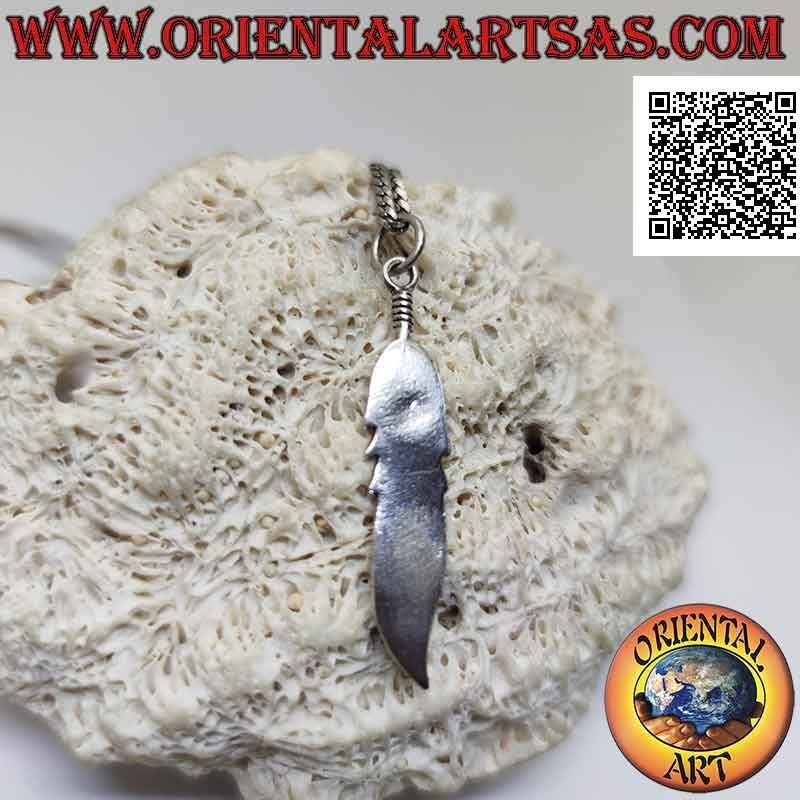 Colgante de plata de plumas de nativos americanos con curva en la punta (símbolo de purificación)