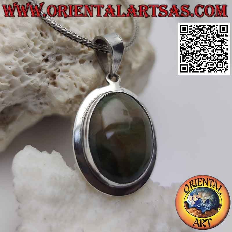 Pendentif en argent avec agate mousse ovale entourée d'un large bord lisse