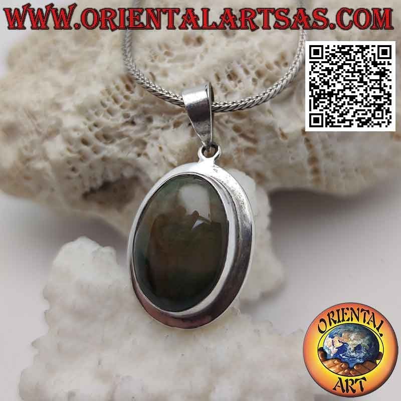 Pendentif en argent avec agate mousse ovale entourée d'un large bord lisse