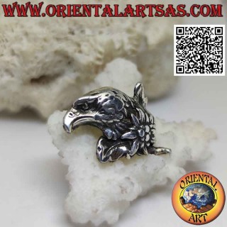 Broche en argent, visage d'aigle de profil avec fleur sur le cou