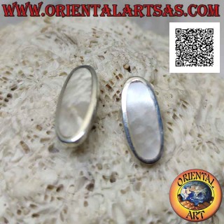 Pendientes lóbulos de plata con nácar plano ovalado con borde liso