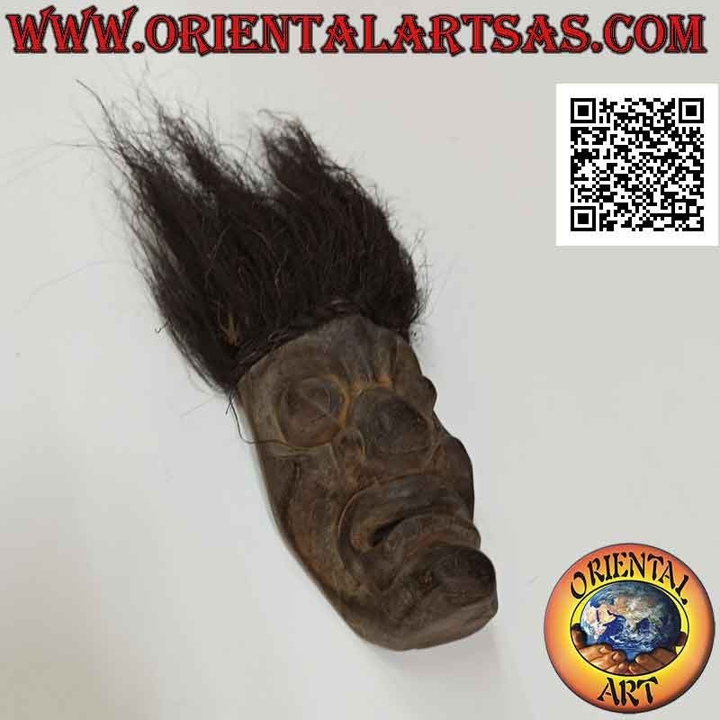 Maske eines Eingeborenen mit Kokosfaserhaar aus Teakholz, 30 x 10 cm