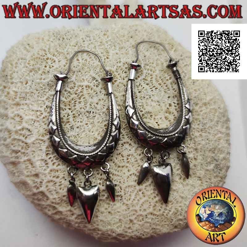 Pendientes de aro estilo "bolso" de plata con rombos en relieve y puntas colgantes