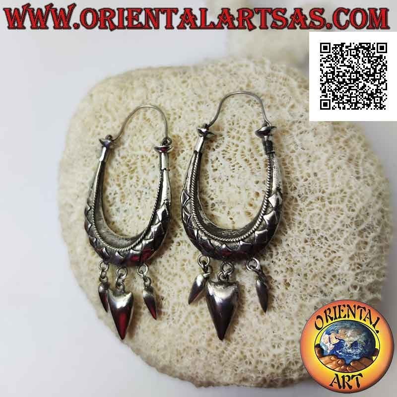 Pendientes de aro estilo "bolso" de plata con rombos en relieve y puntas colgantes