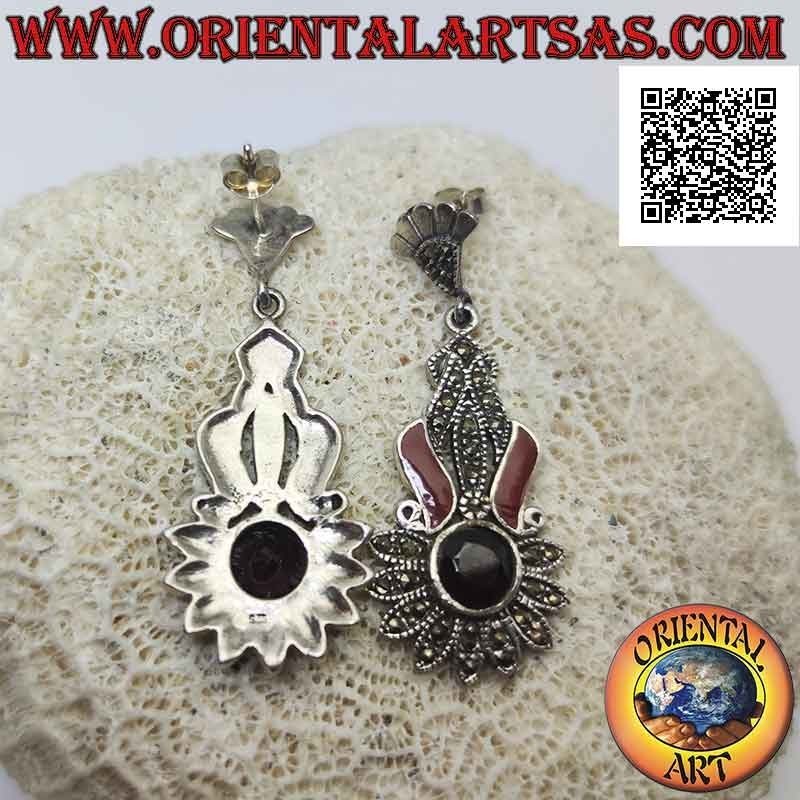 Pendientes de plata tachonados con marcasita con granate redondo facetado y bandas de cornalina