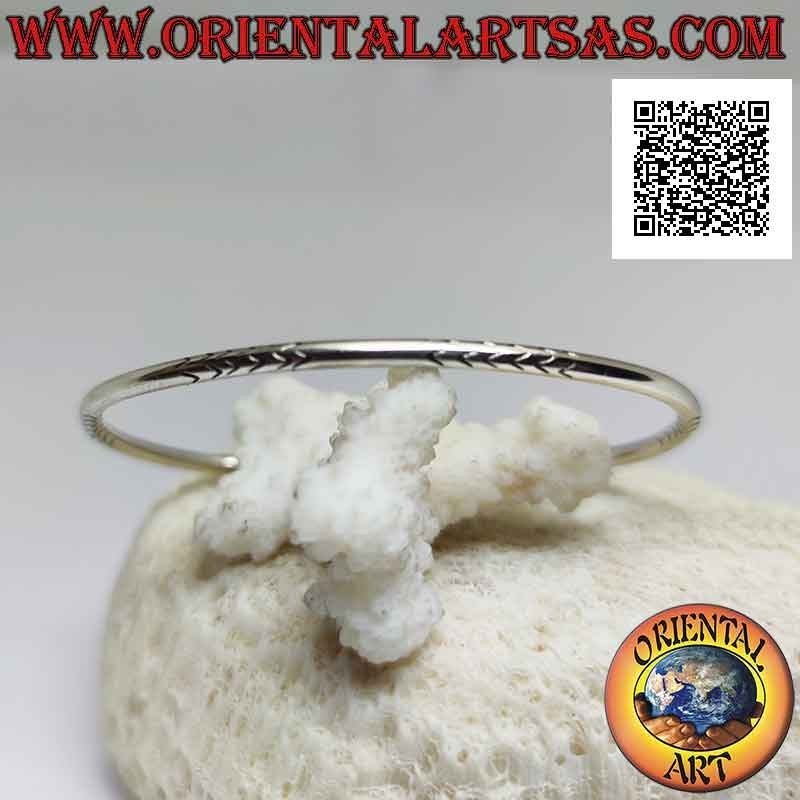 Bracelet rigide tubulaire lisse en argent 925 ‰ avec série "V" gravé