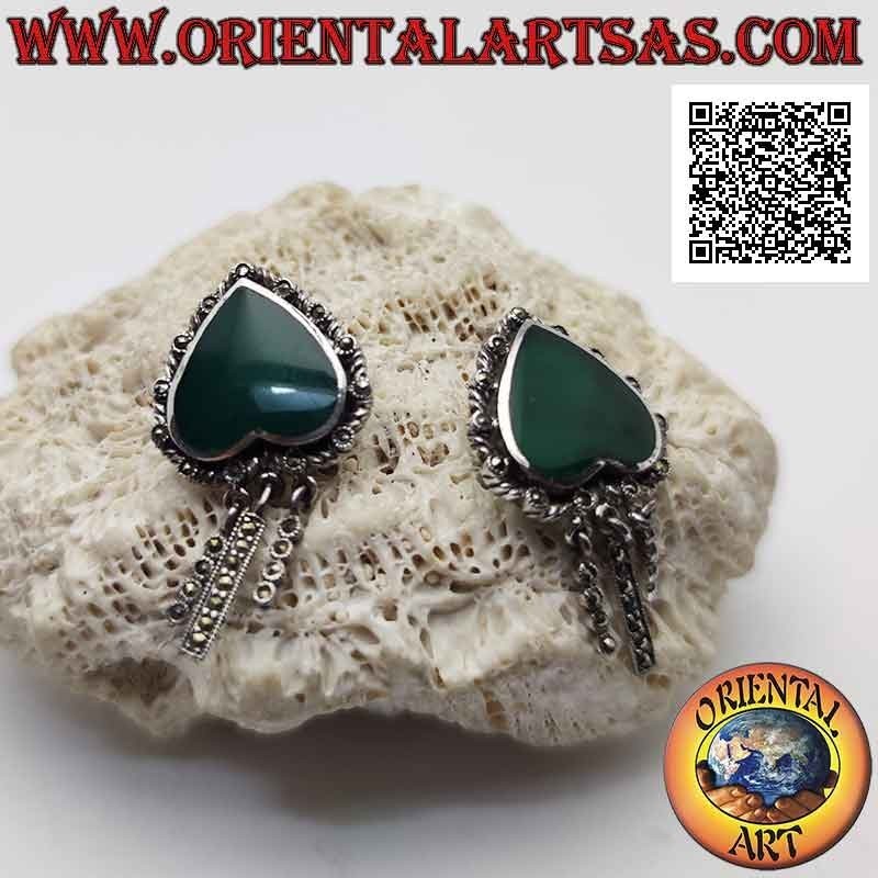 Orecchini in argento, cuore rovesciato di agata verde contornato da intreccio e marcassite e tris di fili pendenti