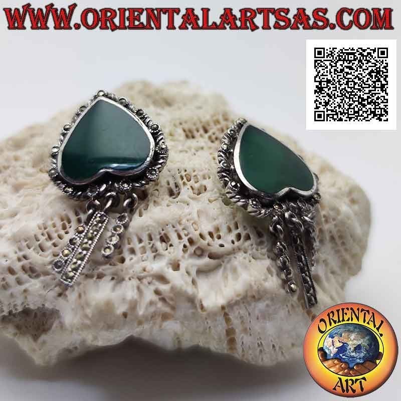 Orecchini in argento, cuore rovesciato di agata verde contornato da intreccio e marcassite e tris di fili pendenti
