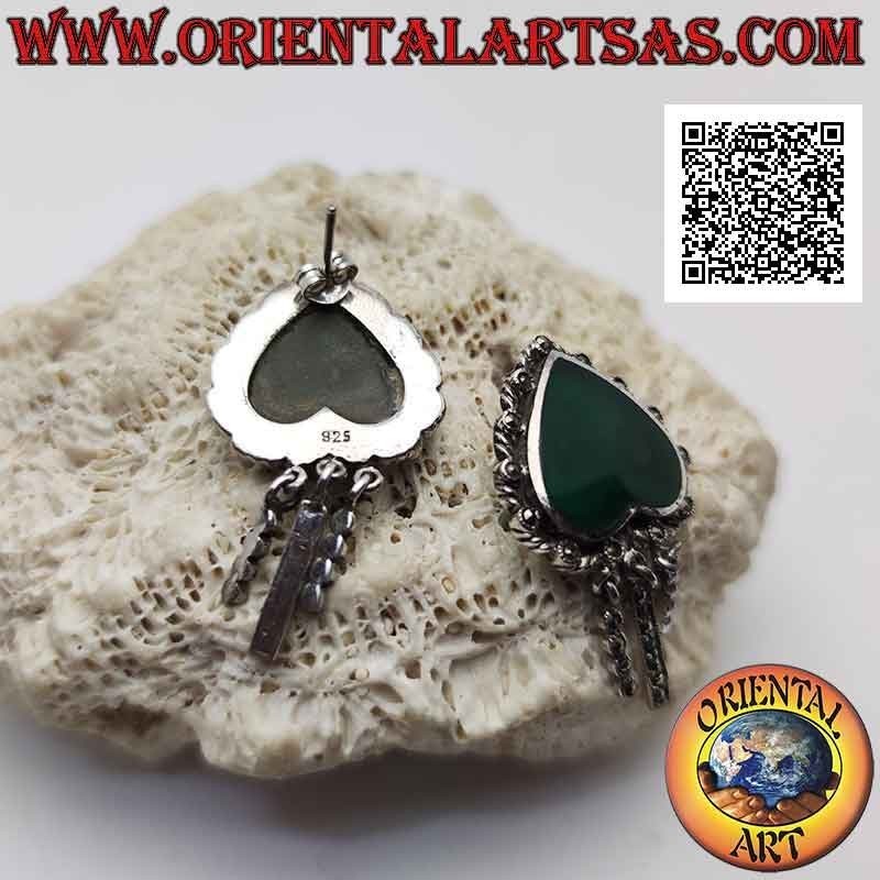 Orecchini in argento, cuore rovesciato di agata verde contornato da intreccio e marcassite e tris di fili pendenti