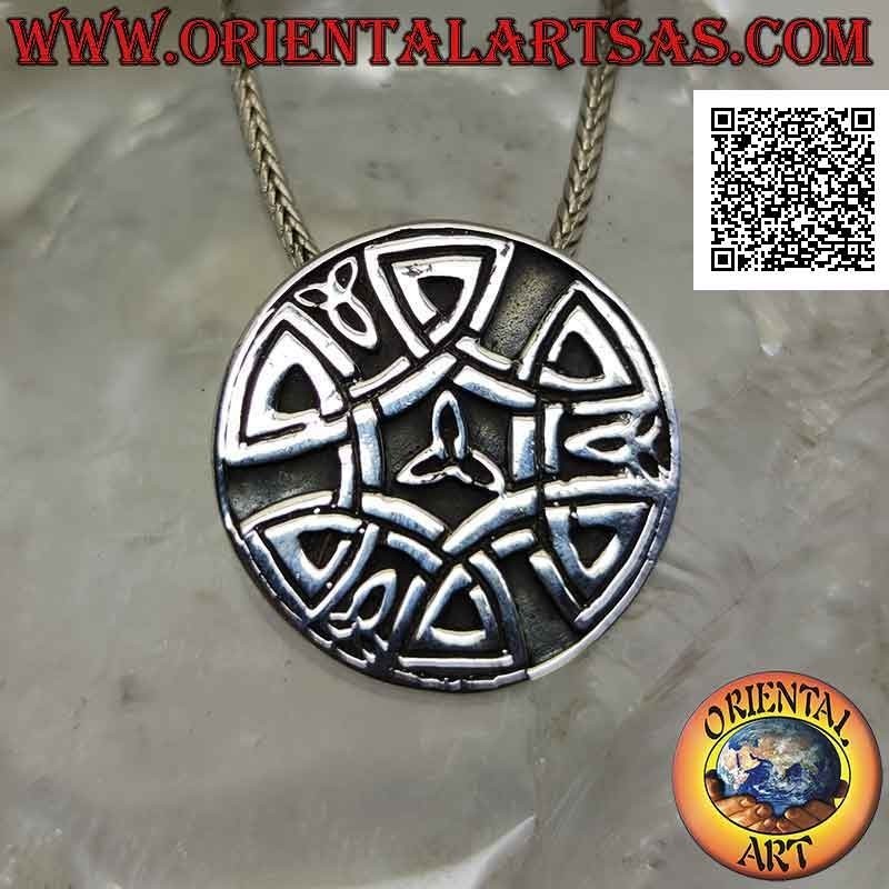Silver pendant, Celtic medallion with combination of triquetra tris in bas-relief
