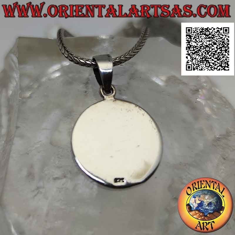 Ciondolo in argento, medaglia tonda con occhio di Ra / Horus in bassorilievo contornato da geroglifici (19 mm Ø)
