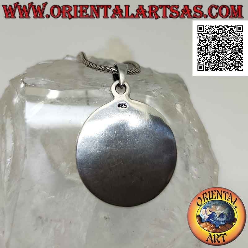 Ciondolo in argento, medaglia tonda con Yggdrasil o albero della vita contornato da nodi celtici in bassorilievo