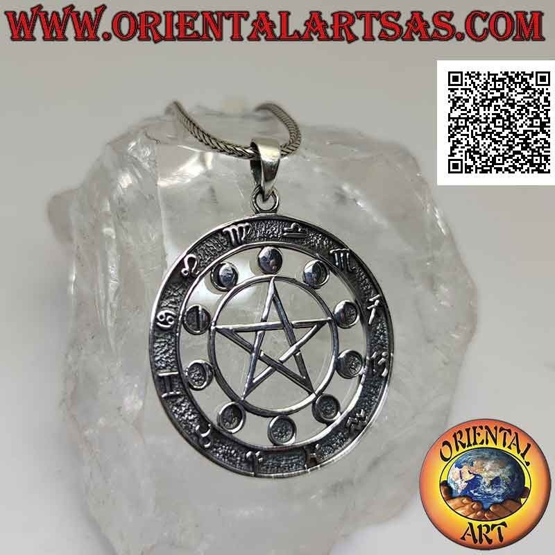Colgante de plata, el pentáculo astrológico (pentáculo rodeado de fases lunares y símbolos del zodíaco)