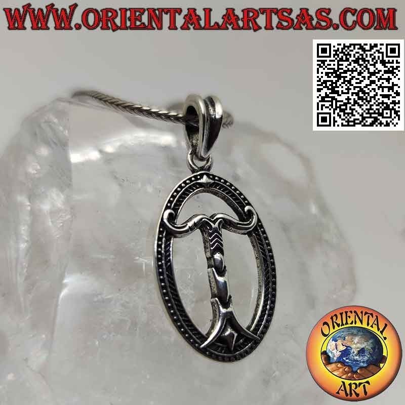 Colgante de plata, Irminsul o árbol del mundo en el óvalo