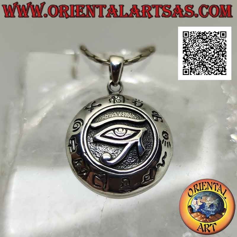 Ciondolo in argento, medaglia tonda con occhio di Ra / Horus in bassorilievo contornato da geroglifici (21 mm Ø)