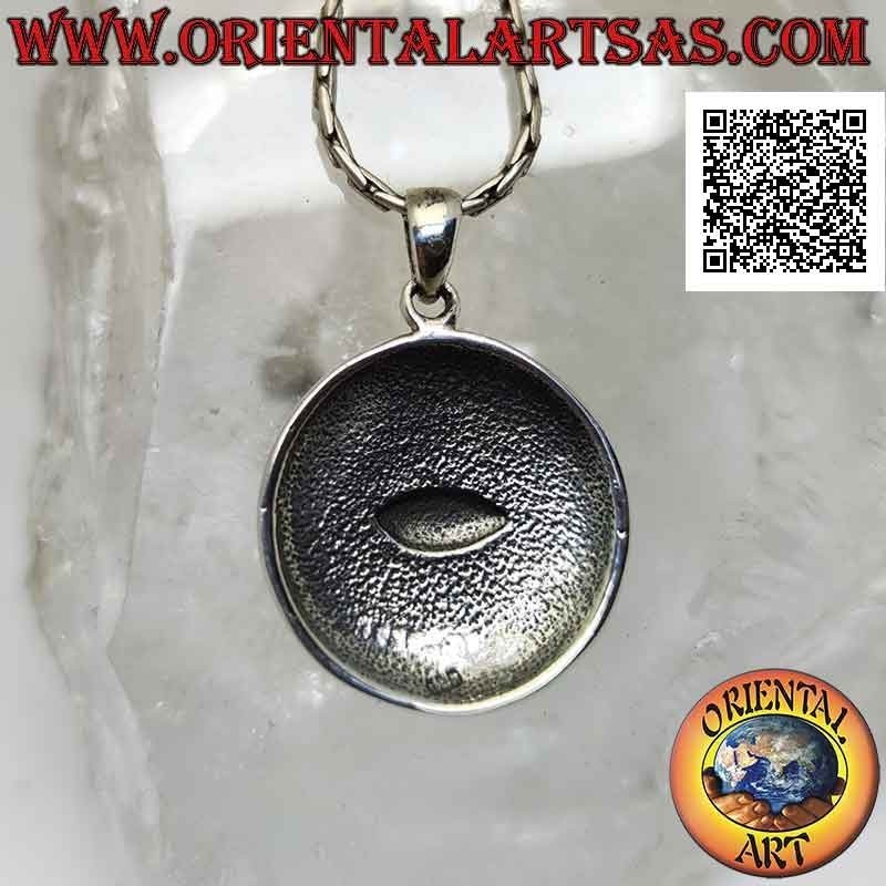 Pendentif en argent, médaille ronde avec oeil de Ra/Horus en bas-relief entouré de hiéroglyphes (21 mm Ø)