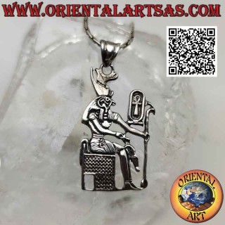 Colgante de plata, el dios egipcio Horus sentado en el trono