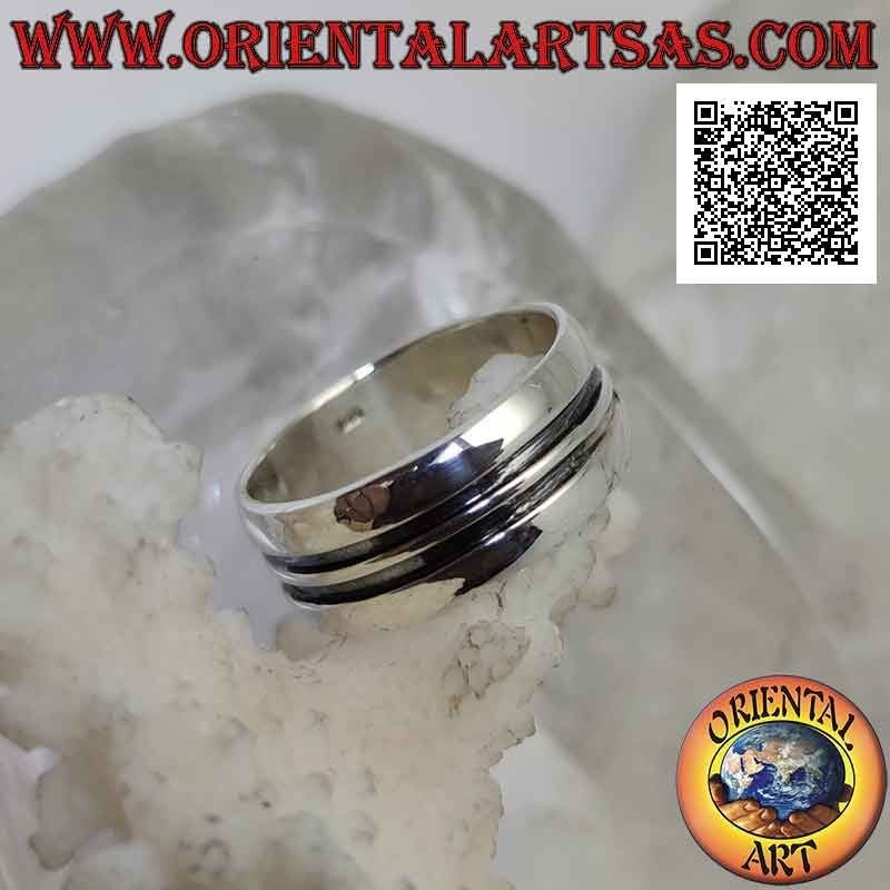 Silver ring with a slightly rounded band with a pair of deep engraved parallel lines