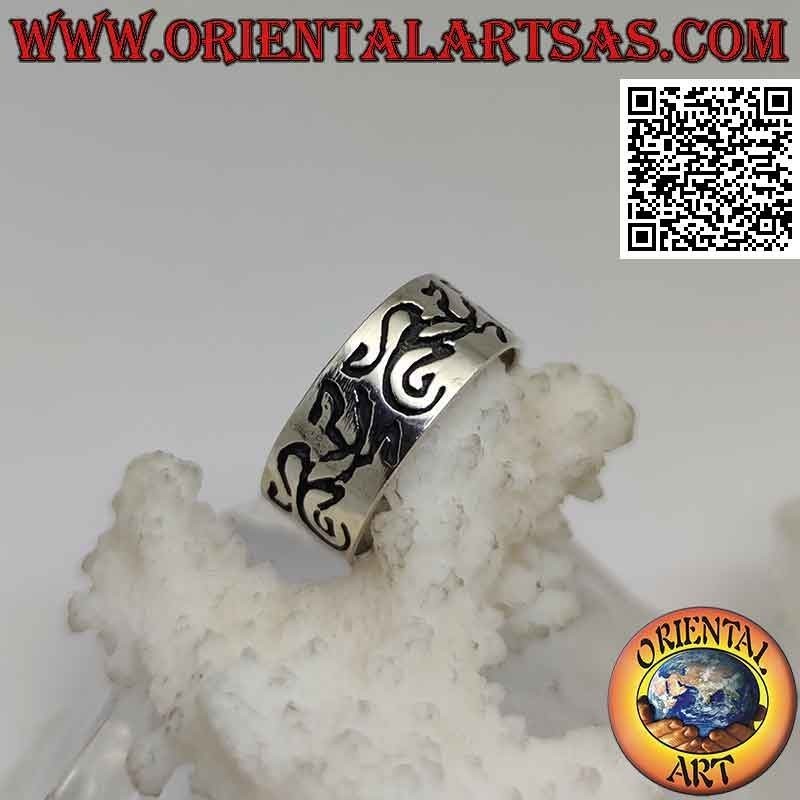 Anillo de plata de banda plana con geckos abstractos grabados