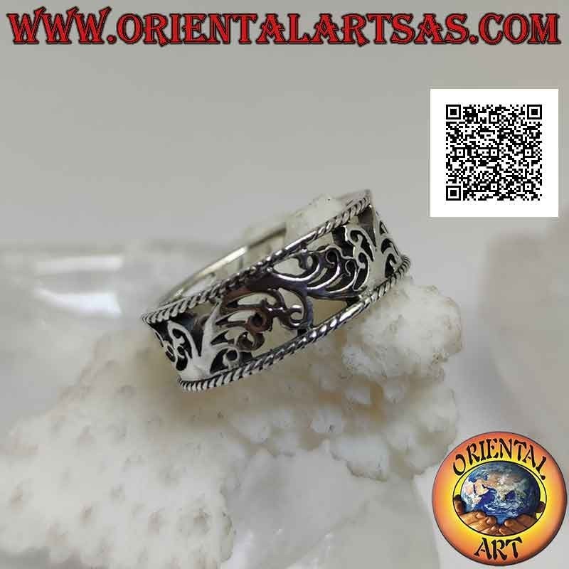 Silver band ring with wavy floral decoration perforated between intertwining