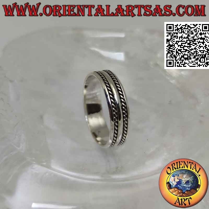 Bague en argent avec bande travaillée, ligne lisse entre entrelacs obliques