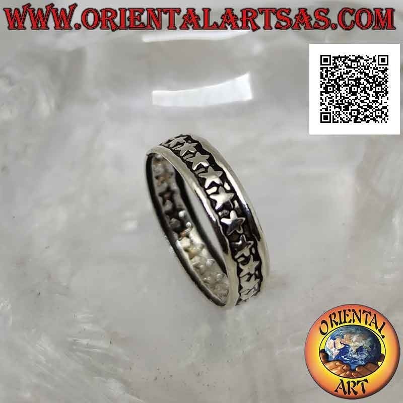 Silver band ring worked with a series of stars in bas-relief
