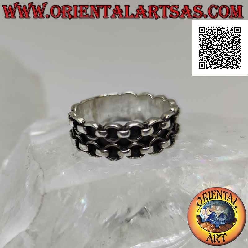 Bague en argent avec bande travaillée, double rang de chaîne avec anneaux en relief