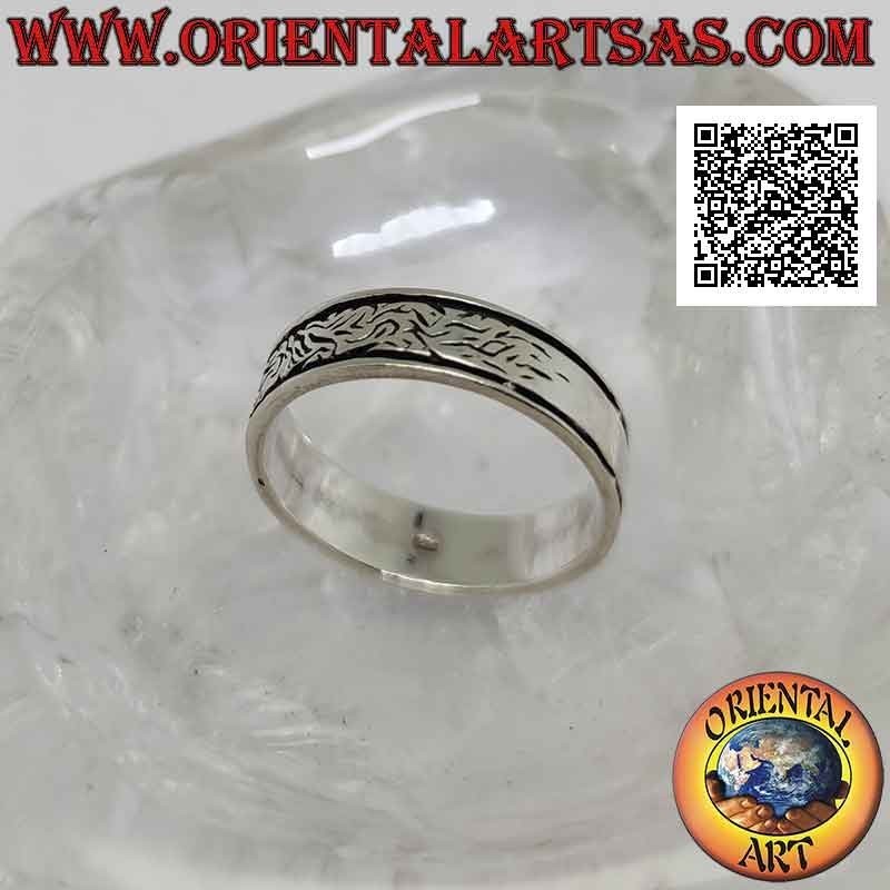 Silver ring with worked band with dense floral decoration slightly engraved between two lines