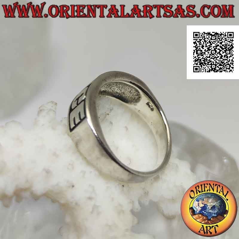 Anillo de plata con banda creciente con "PAZ" escrito en bajorrelieve