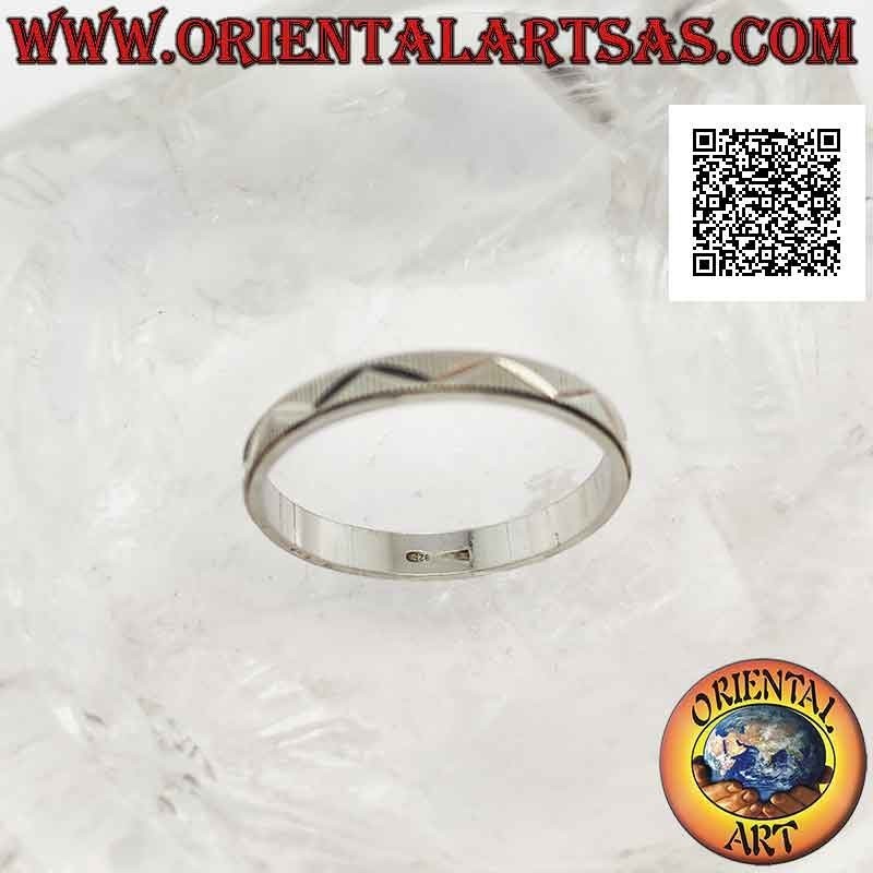 Silver ring with worked band, diamond striped with engraved broken line