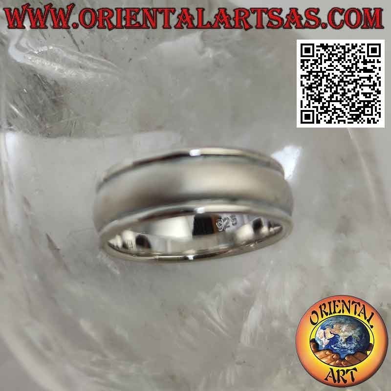Anello in argento a fascia bombata con parte centrale satinata