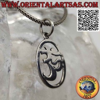 Colgante de plata, mantra hindú ॐ om en el óvalo liso y plano