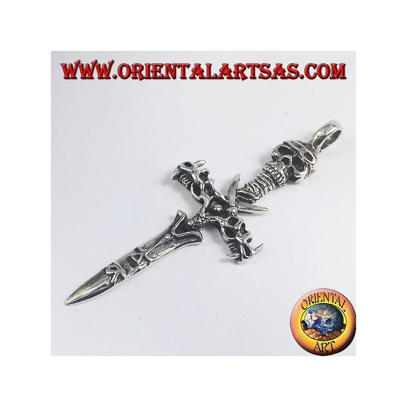 colgante de plata, espada con el cráneo