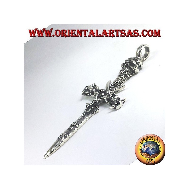 colgante de plata, espada con el cráneo