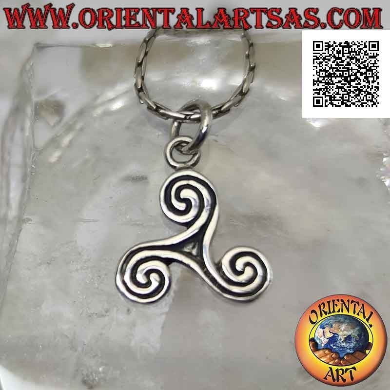 Colgante de plata en forma de triskele triskell triskel con terminaciones en espiral