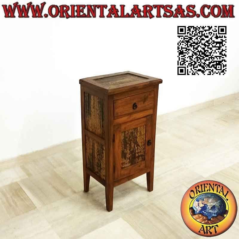 Mesita de noche con cajón y puerta de dos estantes en madera de teca y bambú