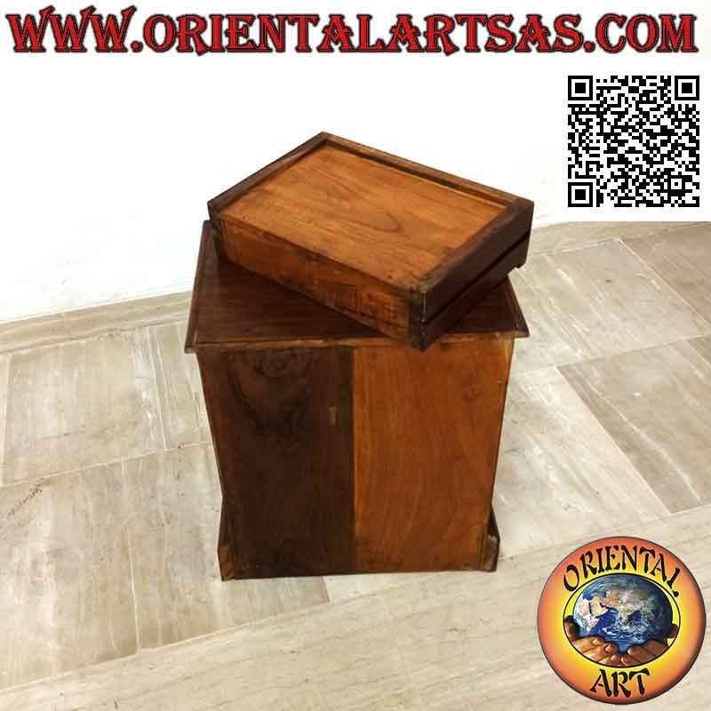 Mesita de noche baja con tres cajones en madera de teca