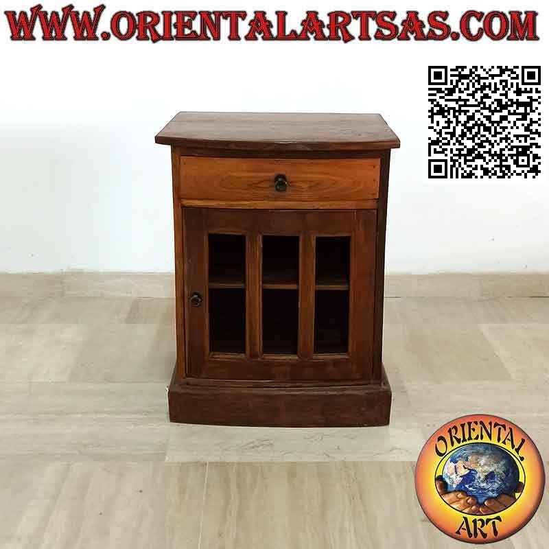 Mesita de noche con cajón y puerta de tres cristales y dos estantes de madera de teca
