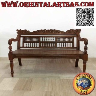 Panca a tre posti con decorazione di draghi intagliati a mano e riquadri di colonnine e trafori in legno di teak